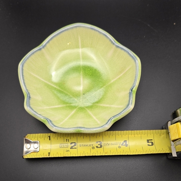 Kotobuki Style Green Crackle Glaze Leaf Pottery Bowls. - Picture 2 of 5